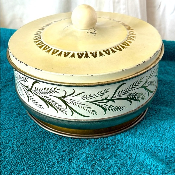 Vintage MCM Guildcraft Tin Container Round  New York USA ~ White w/ Gold Leaves - Picture 1 of 7